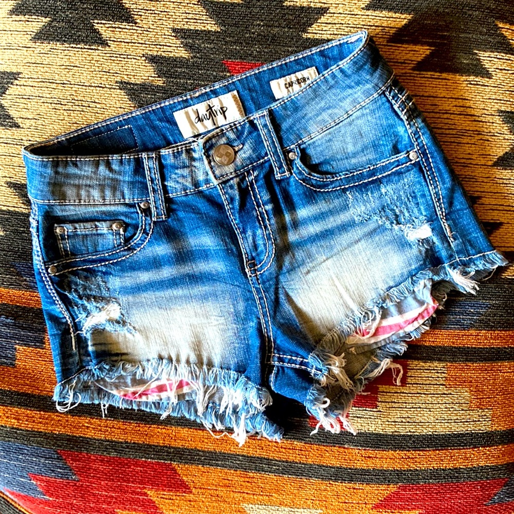 DAYTRIP Capricorn distressed denim cut-off style jean shorts ~ size 25 BUCKLE